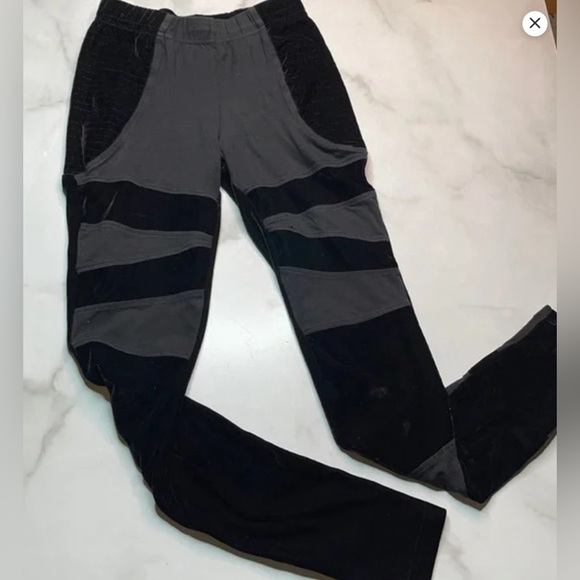 NWT - MinkPink Black Velour Banded Leggings - Size L - Picture 5 of 5